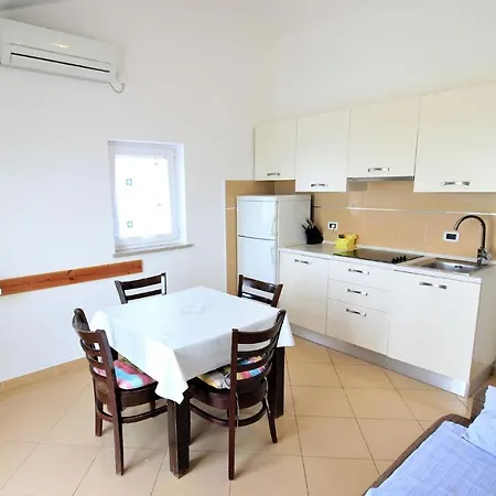 Apartament Lovely In With Kitchen *