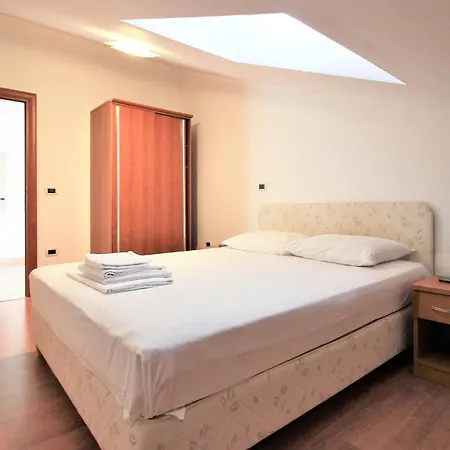 Lovely In With Kitchen Apartament