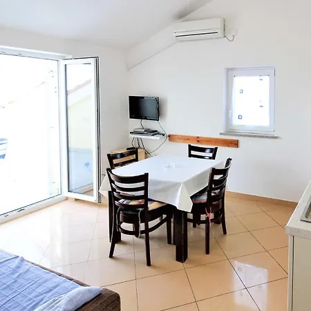 Apartament Lovely In With Kitchen *